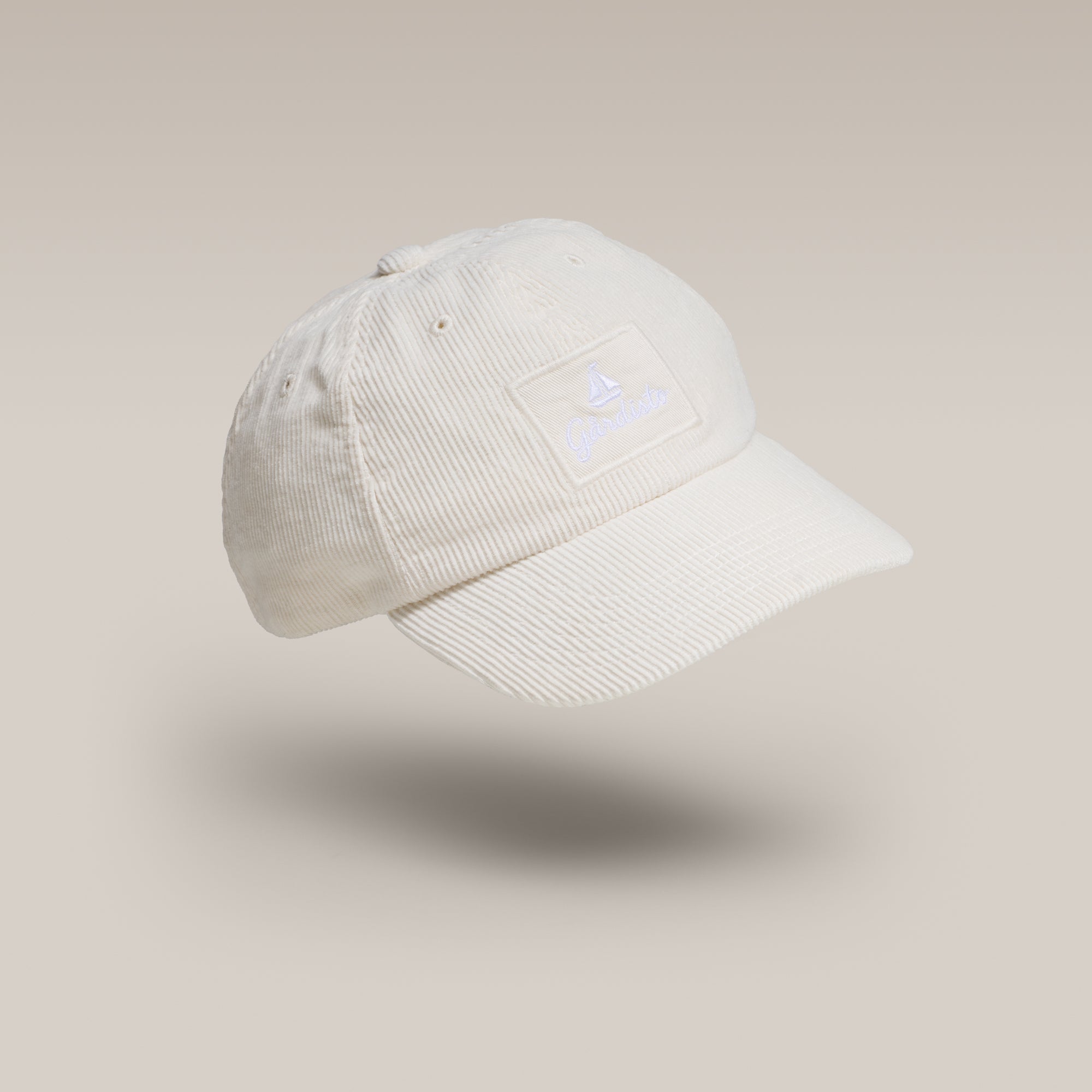 Sand Gårdisto organic cotton corduroy cap, front three-quarter view